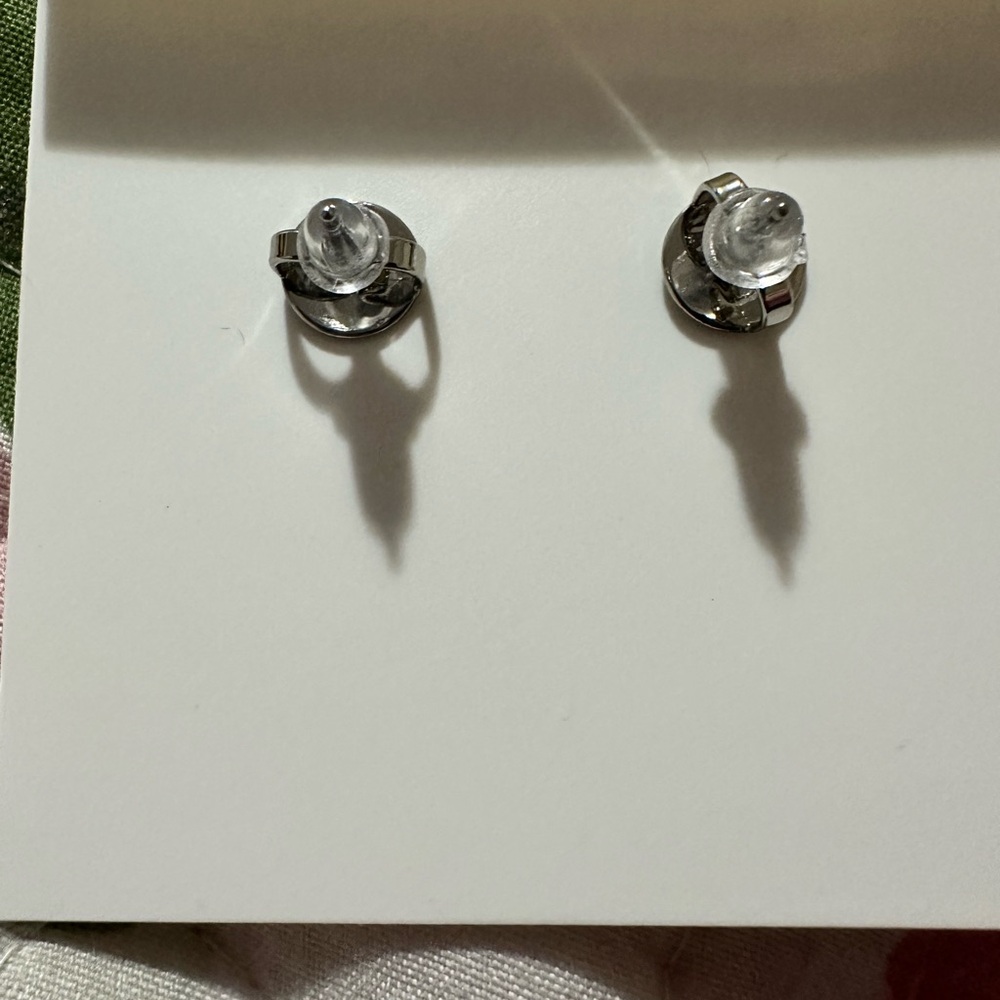 Tory Burch Clover Stud Earrings in Green and Silver - Picture 4 of 4